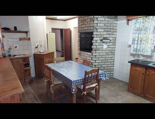 4 BEDROOM HOUSE TO LET IN LAMONT PARK